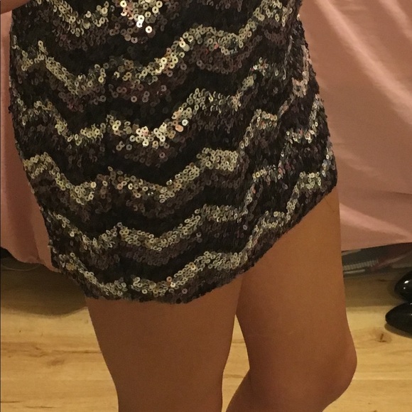 BEBE Sequin Sparkle Mini Skirt Gray/Black/White - Picture 4 of 4